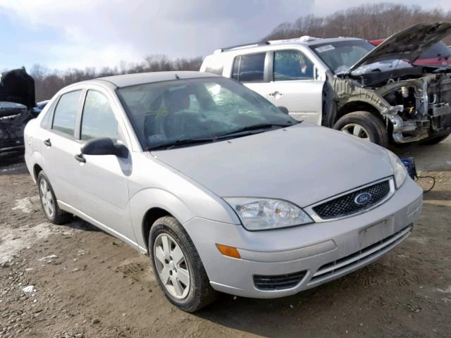 1FAFP34NX7W274252 - 2007 FORD FOCUS ZX4 SILVER photo 1