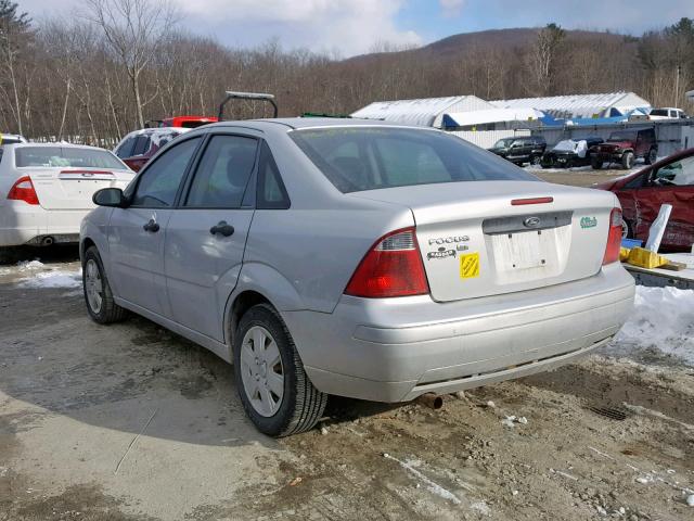 1FAFP34NX7W274252 - 2007 FORD FOCUS ZX4 SILVER photo 3