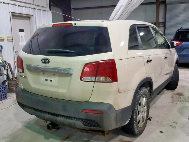 5XYKT3A17BG105026 - 2011 KIA SORENTO BA WHITE photo 4