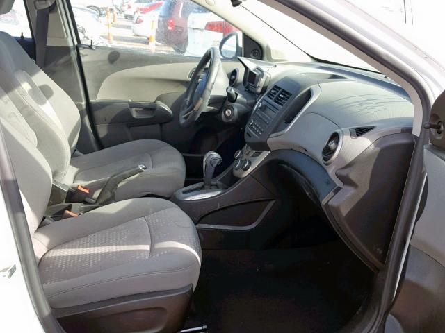 1G1JA6SH7F4215716 - 2015 CHEVROLET SONIC LS WHITE photo 5