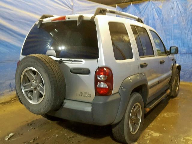 1J4GL38K85W722182 - 2005 JEEP LIBERTY RE SILVER photo 4