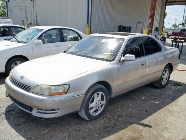 JT8GK13T9R0071908 - 1994 LEXUS ES 300 SILVER photo 2