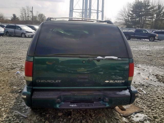 1GNDT13W6W2147779 - 1998 CHEVROLET BLAZER GREEN photo 10