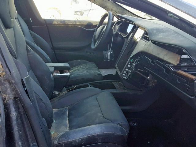 5YJSA1E20JF297778 - 2018 TESLA MODEL S فحمي صورة 5