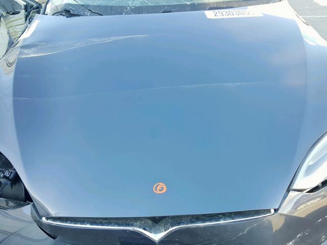 5YJSA1E20JF297778 - 2018 TESLA MODEL S فحمي صورة 7