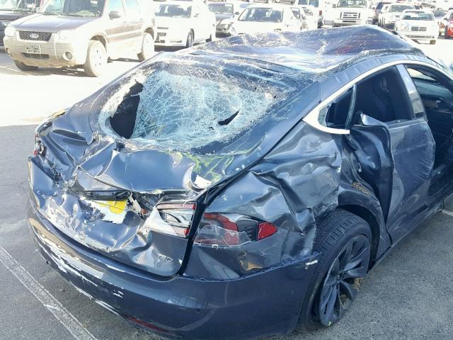 5YJSA1E20JF297778 - 2018 TESLA MODEL S فحمي صورة 9