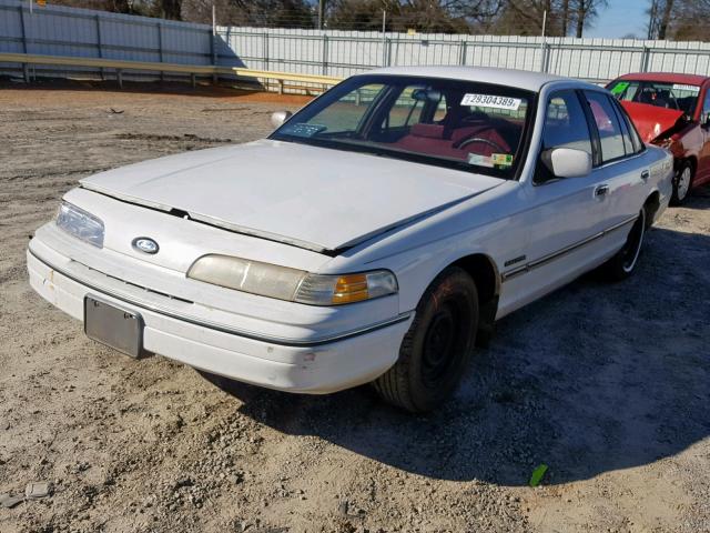 2FACP73W8NX174673 - 1992 FORD CROWN VICT WHITE photo 2