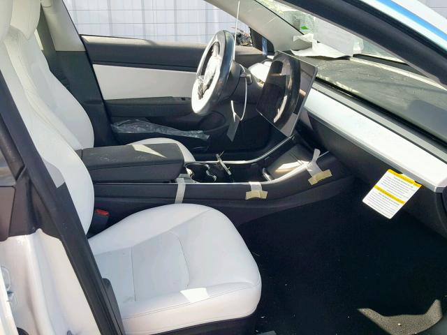 5YJ3E1EB9JF122308 - 2018 TESLA MODEL 3 WHITE photo 5