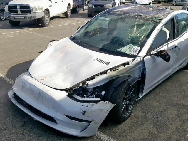 5YJ3E1EB9JF122308 - 2018 TESLA MODEL 3 WHITE photo 9