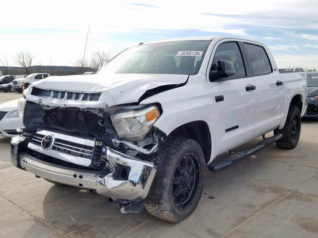 5TFDW5F17GX577512 - 2016 TOYOTA TUNDRA CRE WHITE photo 2