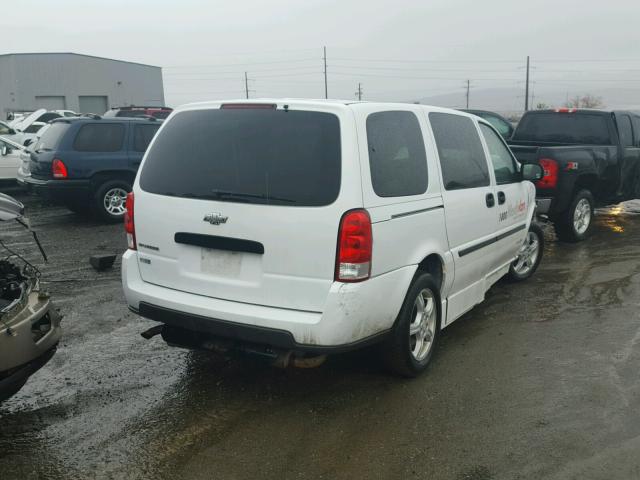 1GBDV13W98D140629 - 2008 CHEVROLET UPLANDER I WHITE photo 4