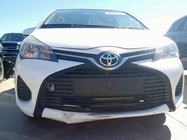 VNKJTUD35FA035974 - 2015 TOYOTA YARIS WHITE photo 9