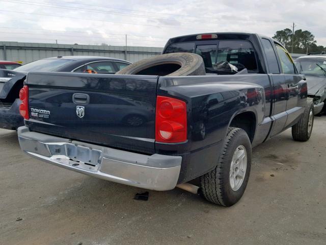 1D7HE42K95S232320 - 2005 DODGE DAKOTA SLT BLACK photo 4