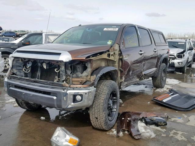 5TFAW5F15GX518980 - 2016 TOYOTA TUNDRA CRE BROWN photo 2