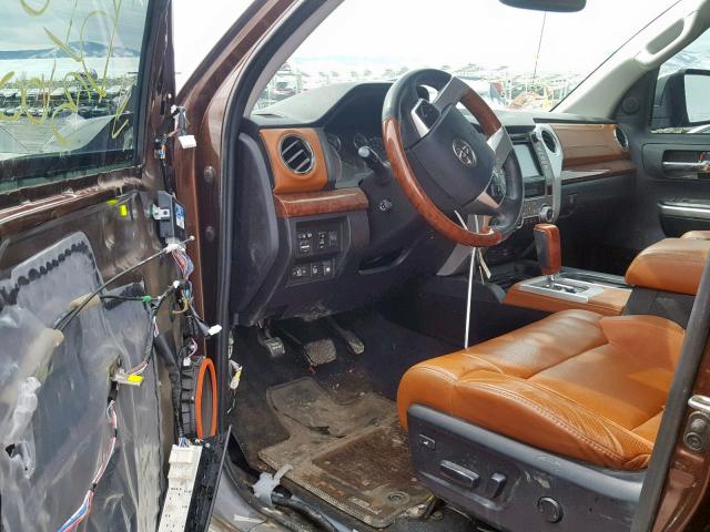 5TFAW5F15GX518980 - 2016 TOYOTA TUNDRA CRE BROWN photo 9