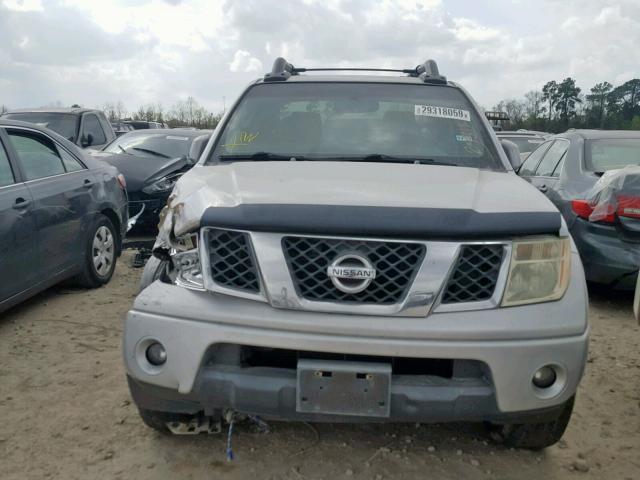 1N6AD09W57C457408 - 2007 NISSAN FRONTIER C SILVER photo 9