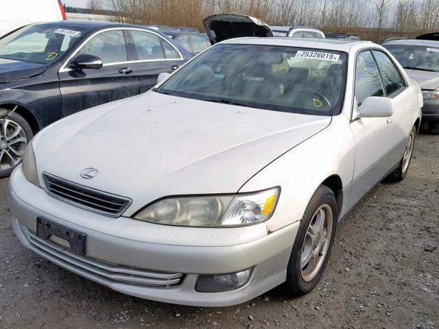 JT8BF28G7Y5083802 - 2000 LEXUS ES 300 WHITE photo 2