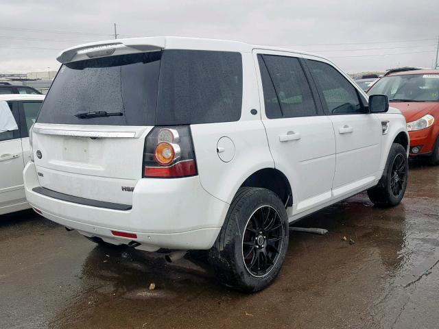 SALFR2BG0EH415567 - 2014 LAND ROVER LR2 HSE WHITE photo 4