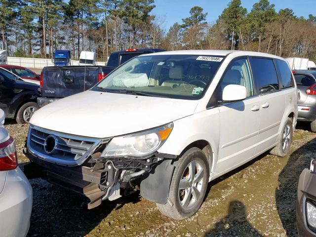 2V4RW3D17AR296092 - 2010 VOLKSWAGEN ROUTAN SE WHITE photo 2