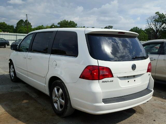 2V4RW3D17AR296092 - 2010 VOLKSWAGEN ROUTAN SE WHITE photo 3