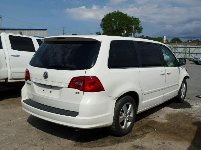 2V4RW3D17AR296092 - 2010 VOLKSWAGEN ROUTAN SE WHITE photo 4