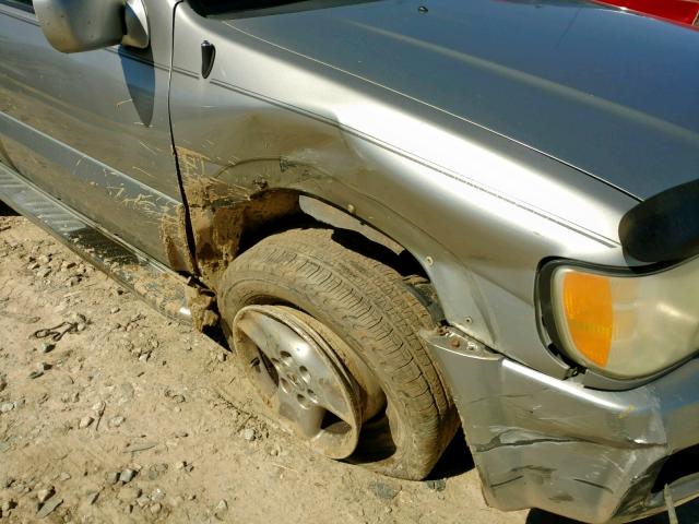 JNRDR07Y61W100749 - 2001 INFINITI QX4 SILVER photo 9