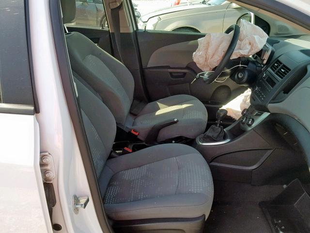 1G1JB5SH6D4251580 - 2013 CHEVROLET SONIC LS WHITE photo 5