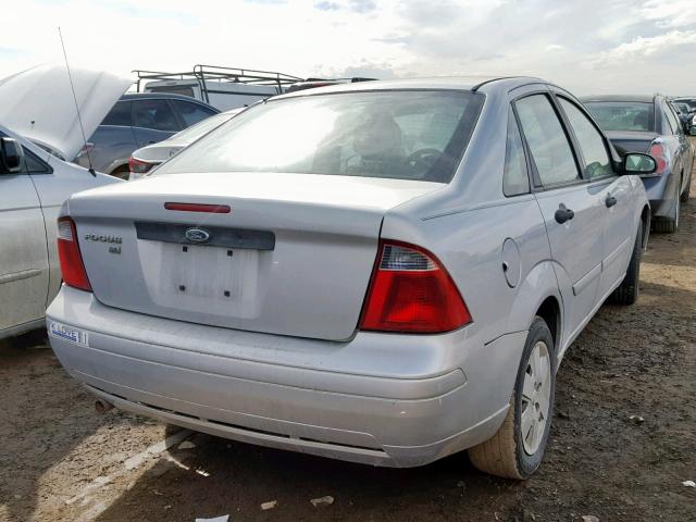 1FAHP34N07W282630 - 2007 FORD FOCUS ZX4 SILVER photo 4