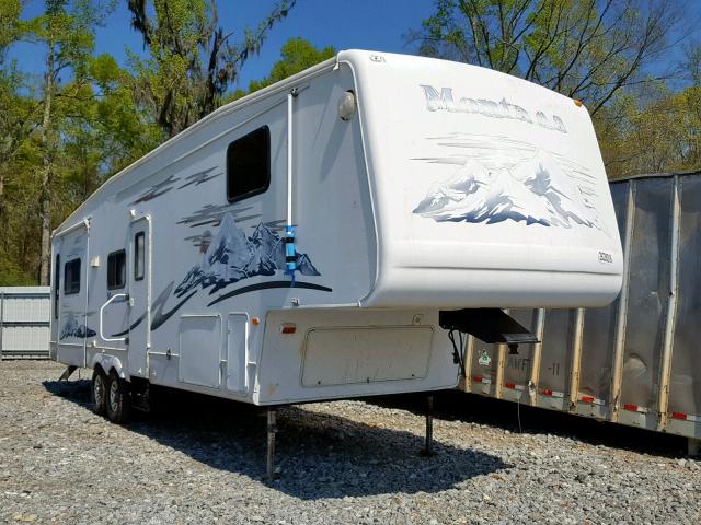 4YDF350245D514804 - 2005 KEYSTONE MONTANA WHITE photo 1