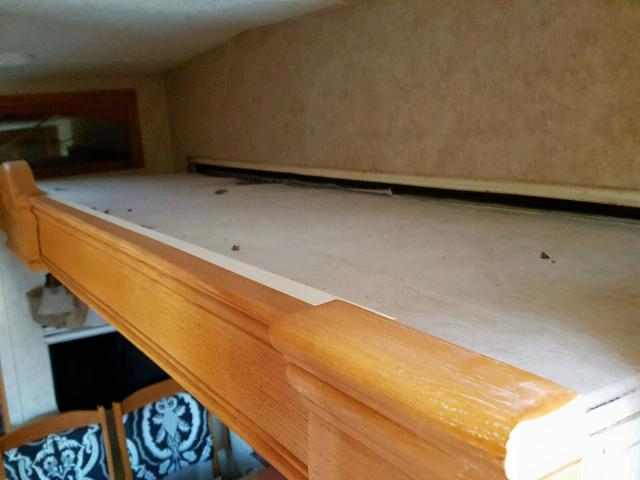 4YDF350245D514804 - 2005 KEYSTONE MONTANA WHITE photo 9