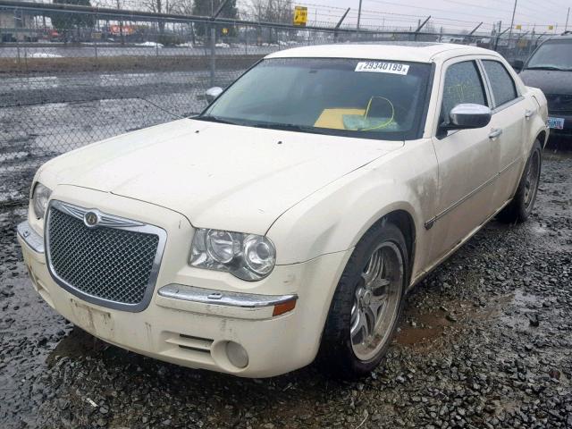 2C3AA63H45H562769 - 2005 CHRYSLER 300C CREAM photo 2