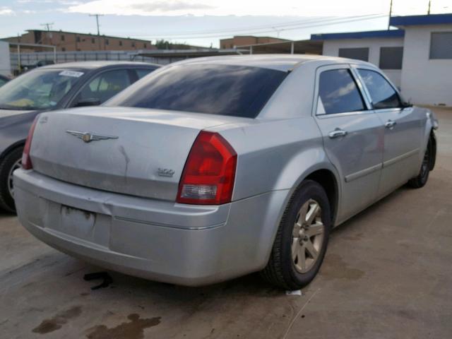 2C3KA53G26H127367 - 2006 CHRYSLER 300 TOURIN SILVER photo 4