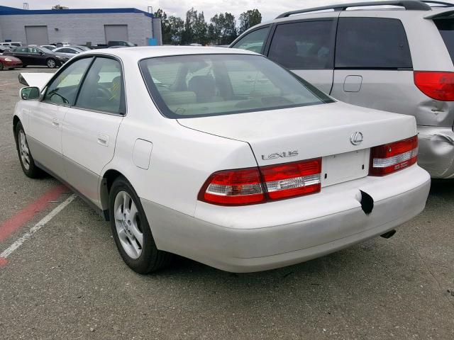 JT8BF28G510320547 - 2001 LEXUS ES 300 WHITE photo 3