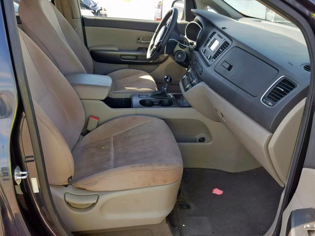 KNDMB5C15F6045387 - 2015 KIA SEDONA LX BLUE photo 5