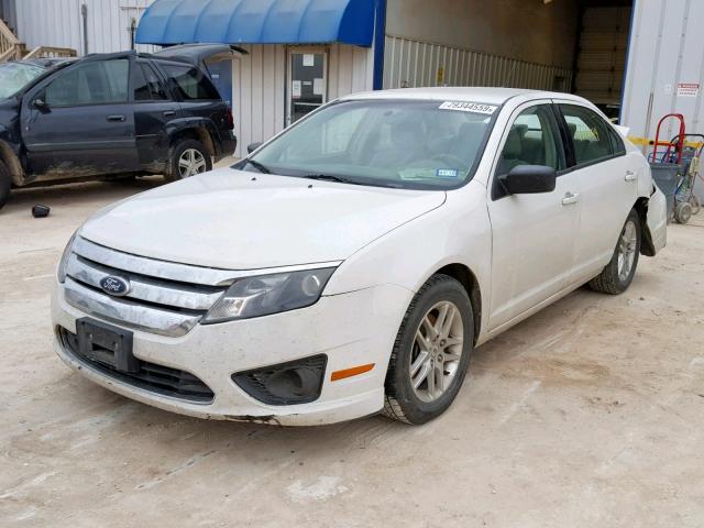 3FAHP0GA2AR356910 - 2010 FORD FUSION S WHITE photo 2