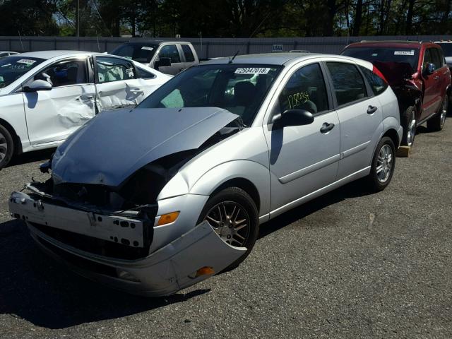 3FAFP37374R106710 - 2004 FORD FOCUS ZX5 SILVER photo 2