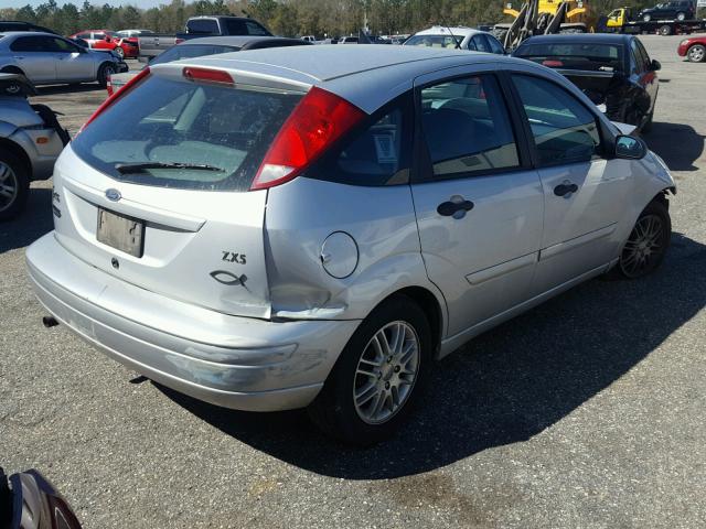 3FAFP37374R106710 - 2004 FORD FOCUS ZX5 SILVER photo 4