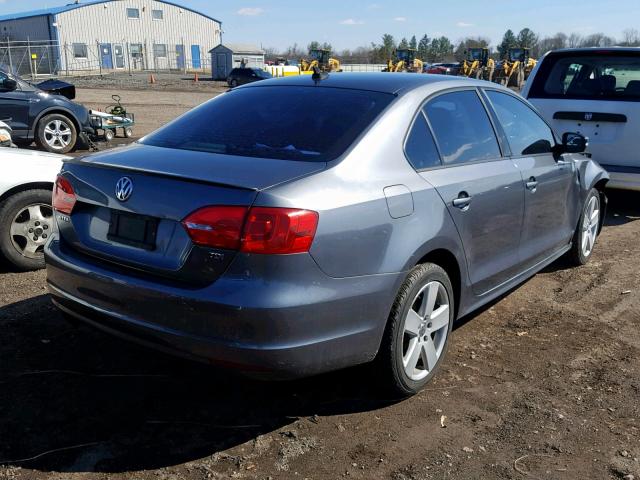 3VWLL7AJ2BM090558 - 2011 VOLKSWAGEN JETTA TDI GRAY photo 4