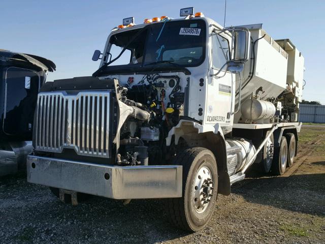 5KKMAXDV8HPJF9195 - 2017 WESTERN STAR/AUTO CAR CONVENTION WHITE photo 2