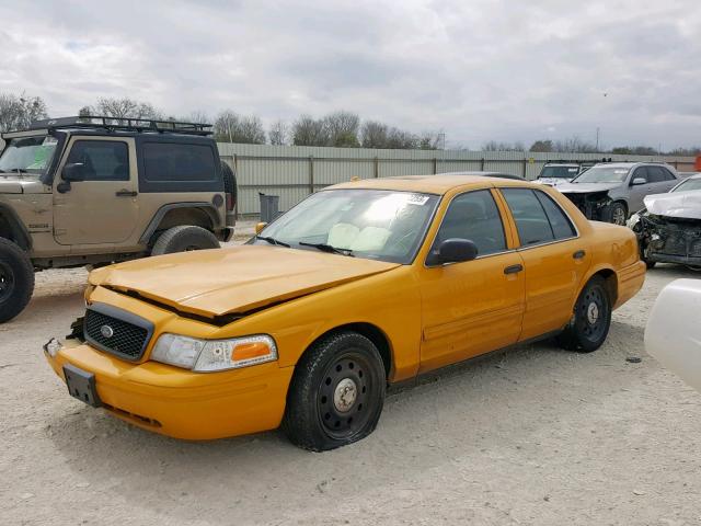 2FABP7BVXBX154005 - 2011 FORD CROWN VICT YELLOW photo 2