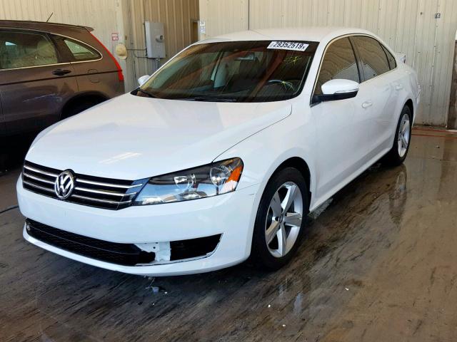 1VWBP7A38DC043900 - 2013 VOLKSWAGEN PASSAT SE WHITE photo 2