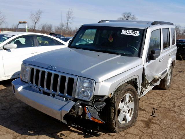 1J8HG48K28C191645 - 2008 JEEP COMMANDER SILVER photo 2