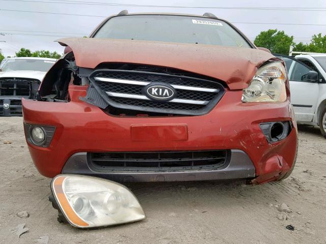 KNAFG526377103934 - 2007 KIA RONDO LX RED photo 9