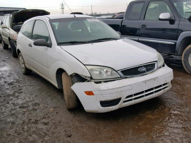 1FAFP31N07W230913 - 2007 FORD FOCUS ZX3 WHITE photo 1