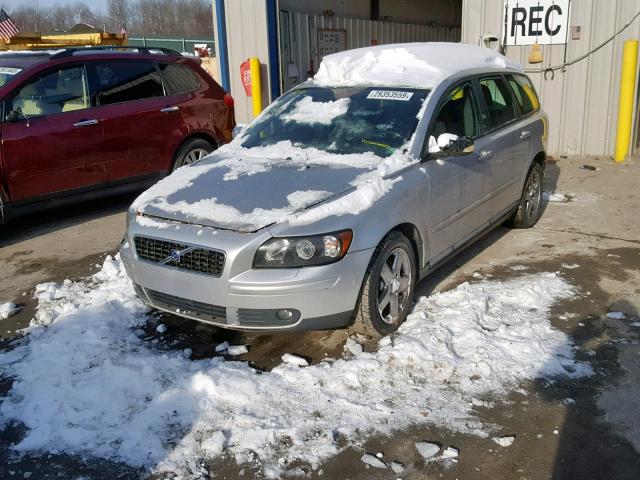 YV1MJ682262181360 - 2006 VOLVO V50 T5 SILVER photo 2