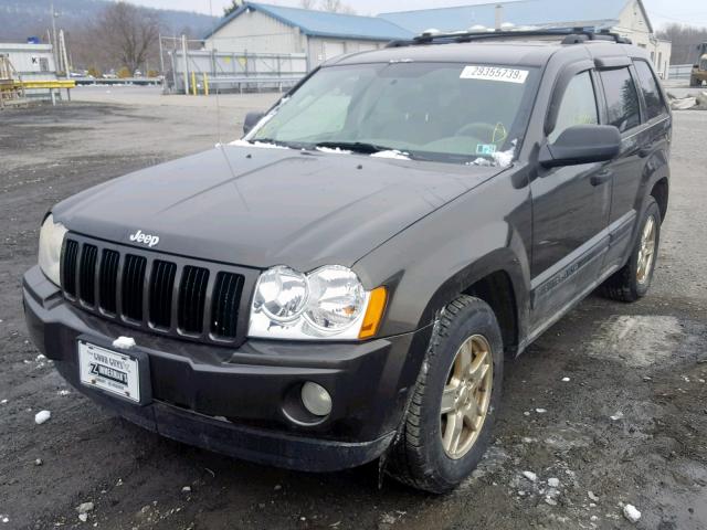 1J8GR48K15C711416 - 2005 JEEP GRAND CHER GRAY photo 2