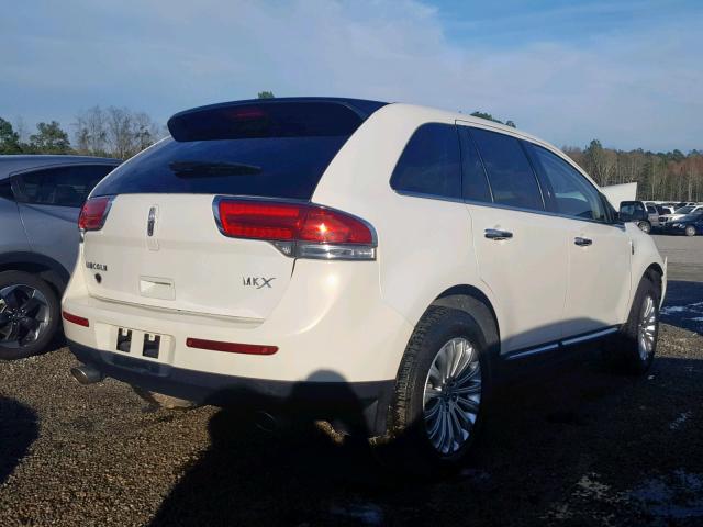 2LMDJ6JK4CBL02718 - 2012 LINCOLN MKX WHITE photo 4