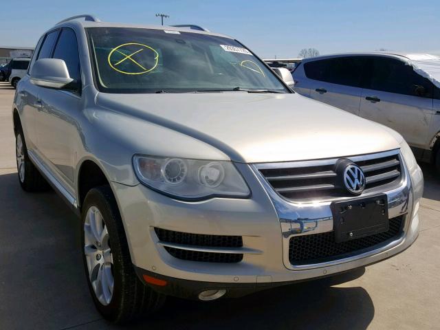 WVGFK7A93AD000087 - 2010 VOLKSWAGEN TOUAREG TD SILVER photo 1