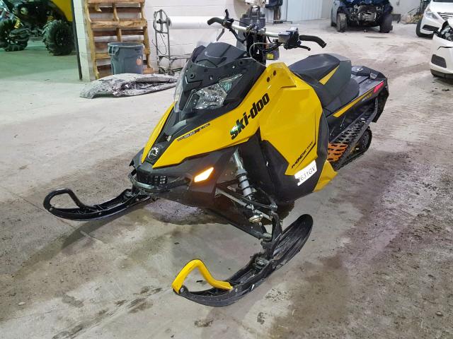 2BPSUDDA2DV000592 - 2013 SKI DOO MX Z TNT YELLOW photo 2