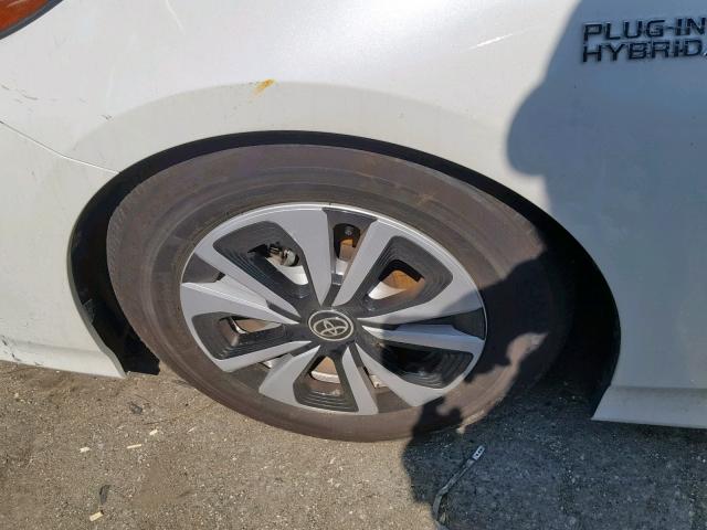 JTDKARFP0J3091172 - 2018 TOYOTA PRIUS PRIM 白色 照片 9